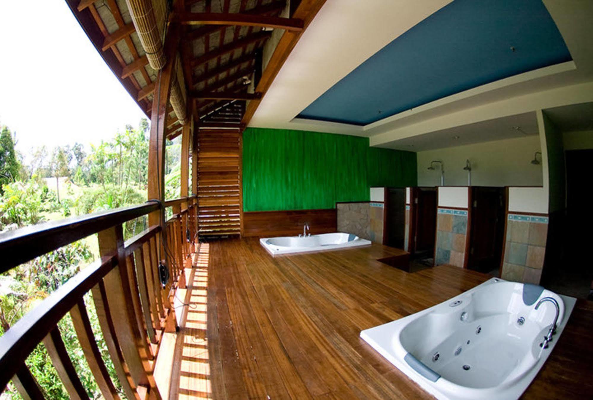 Borneo Highlands Resort Padawan Exterior photo